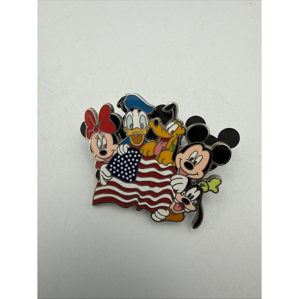 Mickey Pluto Donald Mickey Friends with American Flag 2010 Disney Pin H0